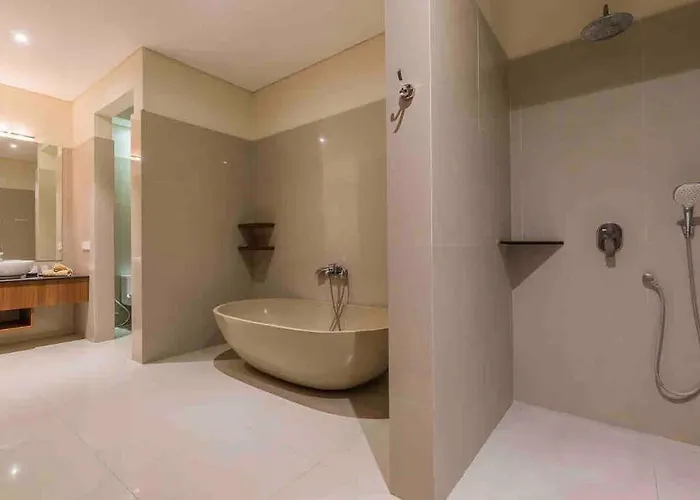 Location! Berawa 3bdr Spacious Pool Villa! *
