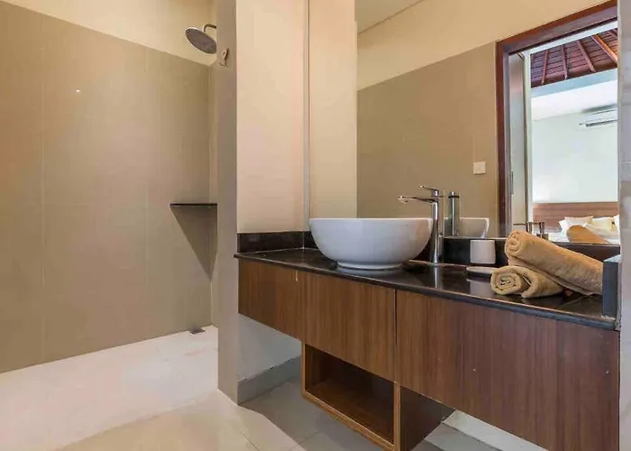 Location! Berawa 3bdr Spacious Pool Villa! Canggu