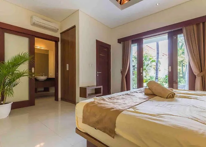 Location! Berawa 3bdr Spacious Pool Villa! Villa