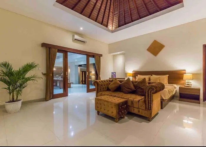 Location! Berawa 3bdr Spacious Pool Villa! *