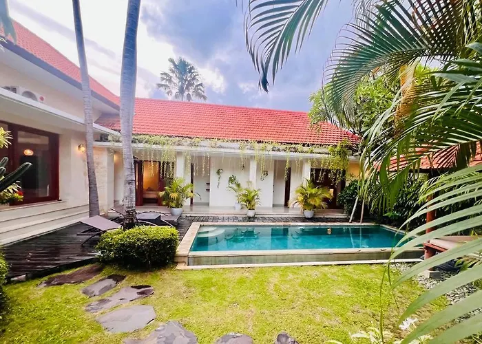 Location! Berawa 3bdr Spacious Pool Villa! Canggu
