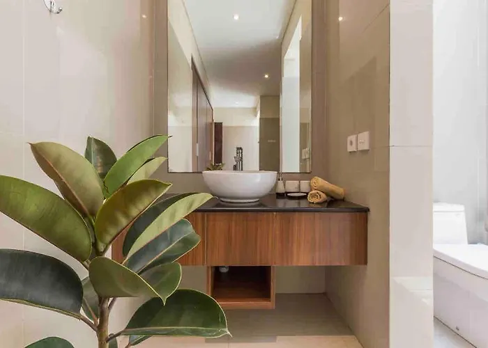 Location! Berawa 3bdr Spacious Pool Villa! Canggu