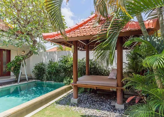 Location! Berawa 3bdr Spacious Pool Villa!